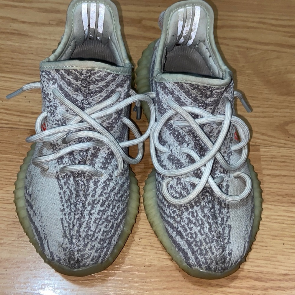 *100% AUTHENTIC YEEZY SNEAKERS*